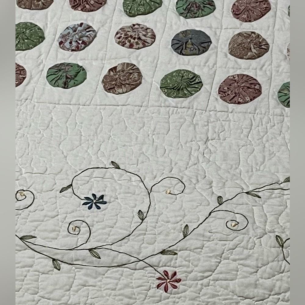 YO YO QUILT, SUFFOLK PUFF QUILT, NOSTALGIC HOME FASHIONS, QUEEN SIZE - Picture 5 of 11